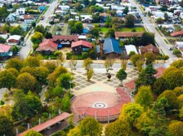 Vista panorámica de Paillaco, con su plaza de armas